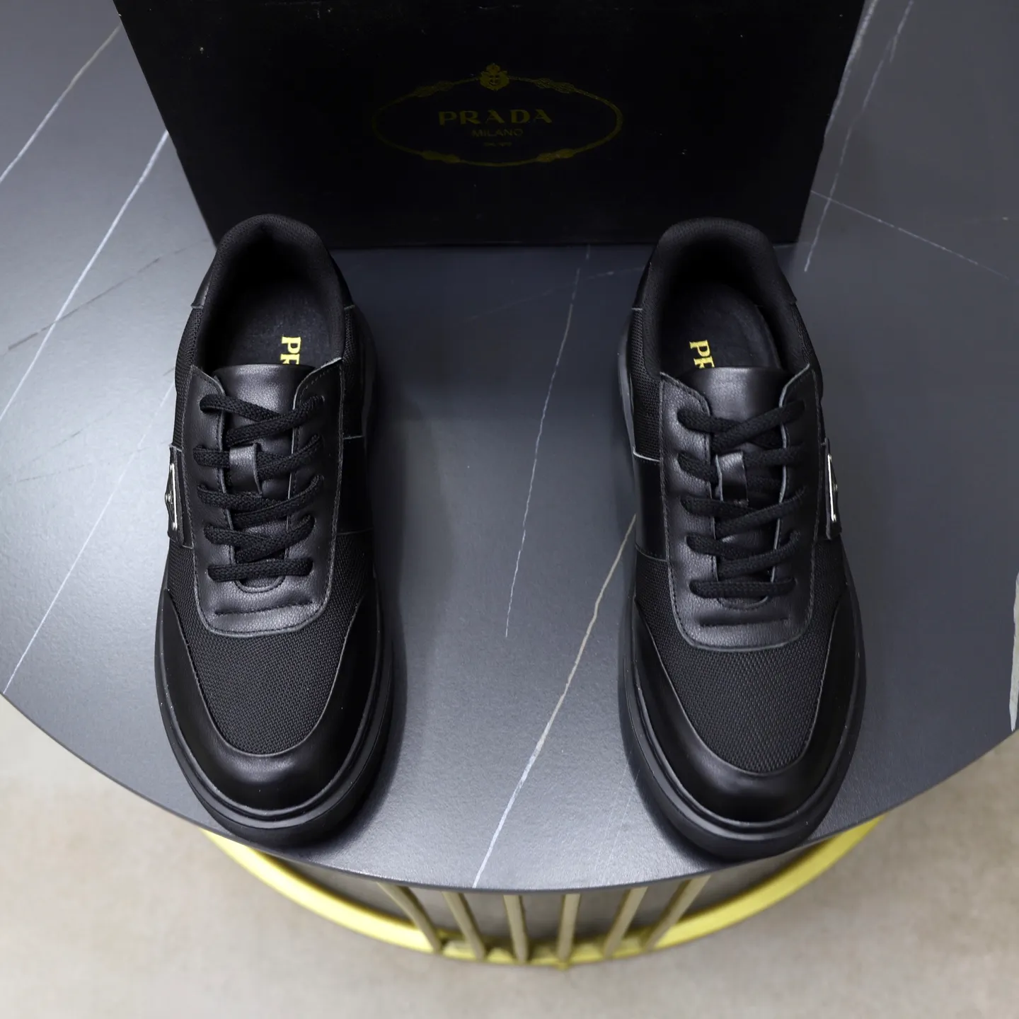 Ex-factory price: 462💰🙅‍♂️🙅‍♂️🙅‍♂️ Brand: PRADA Standard code: 38-44 (45 customized) Grade: Same as the official website Material: Original material splicing Comfortable and breathable lining Lightweight and wear-resistant sports outsole Style category: Men's fashionable casual shoes Running sneakers Distinguished luxury brand elements Top luxury Color: actual picture color